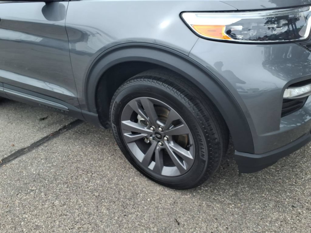 Certified 2023 Ford Explorer XLT w/ Equipment Group 202A AWD/4WD image 5