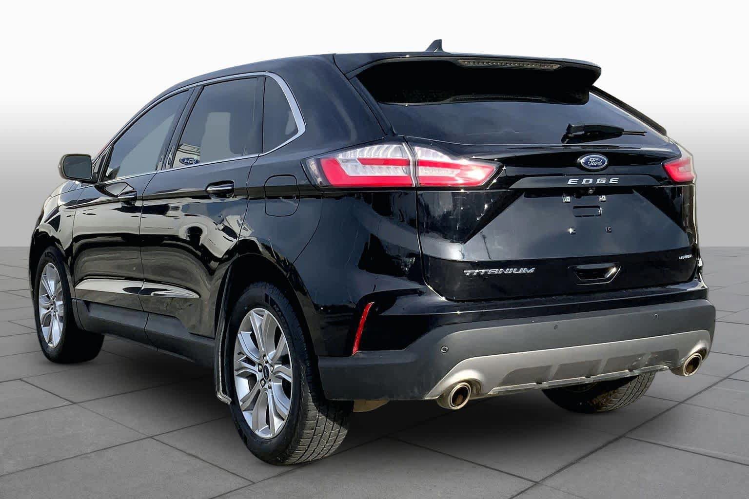 Certified 2022 Ford Edge Titanium AWD/4WD image 2