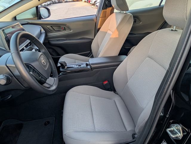 Used 2025 Toyota Prius LE image 6