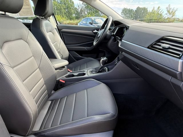 Used 2024 Volkswagen Jetta SE w/ Panoramic Sunroof Package FWD image 23
