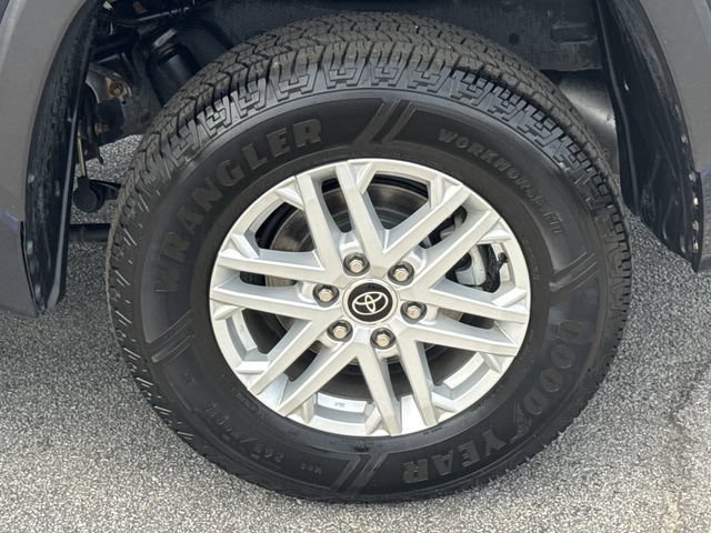 Used 2022 Toyota Tundra SR5 w/ Convenience Package RWD image 18