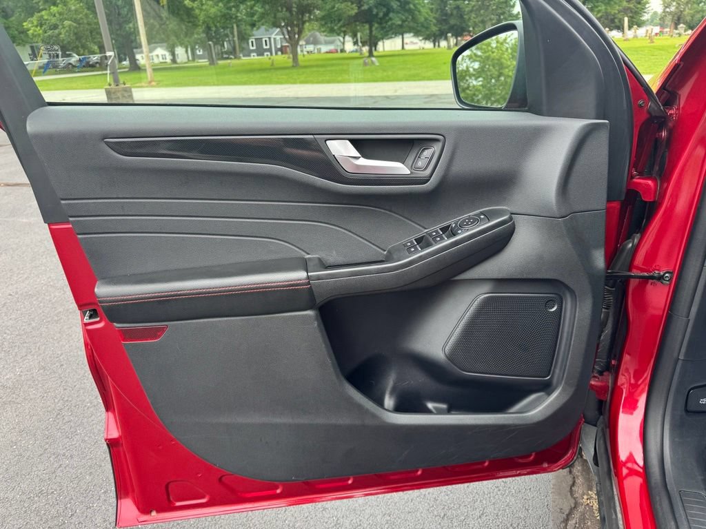 Certified 2025 Ford Escape ST-Line FWD image 2