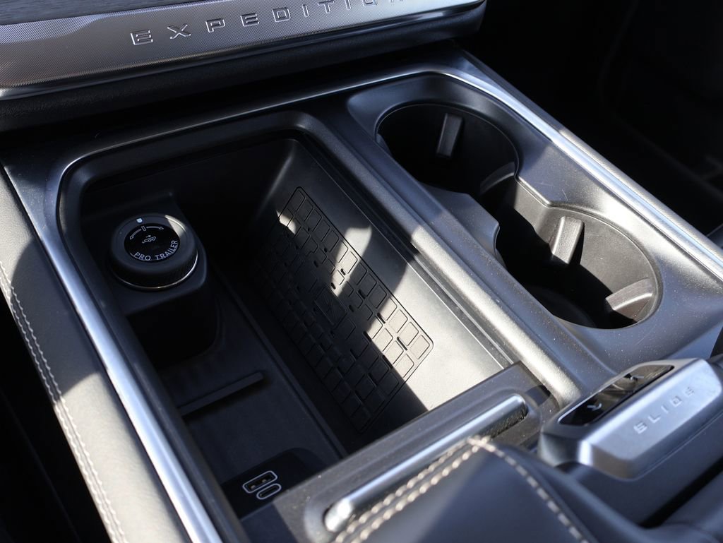 Certified 2025 Ford Expedition Platinum image 41