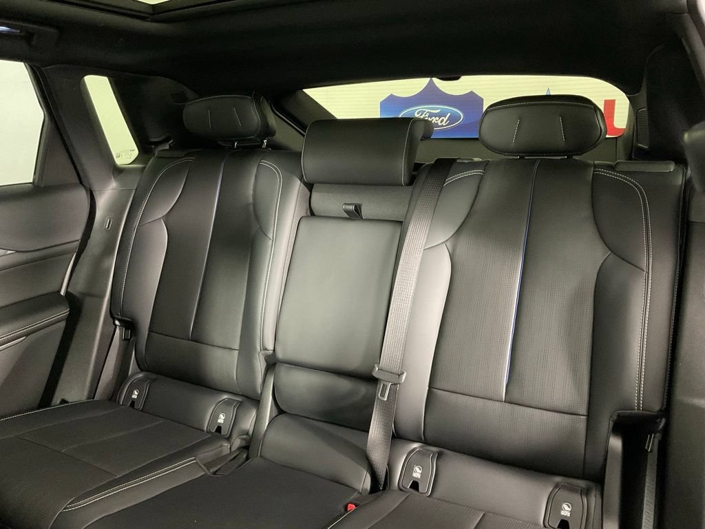 Used 2024 Cadillac Lyriq Luxury AWD/4WD image 16