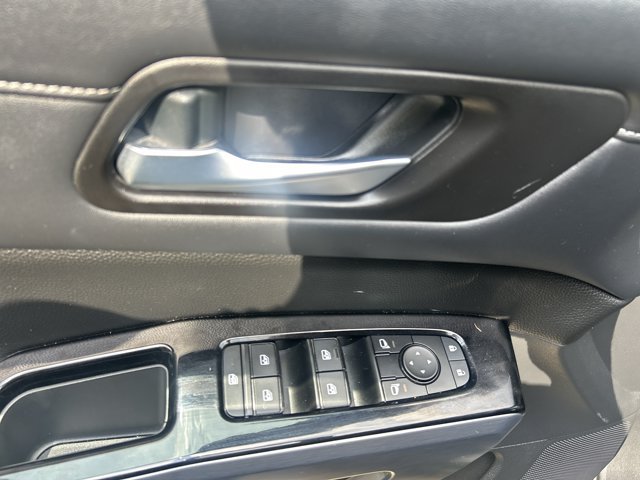 Used 2022 Nissan Pathfinder SL FWD image 12