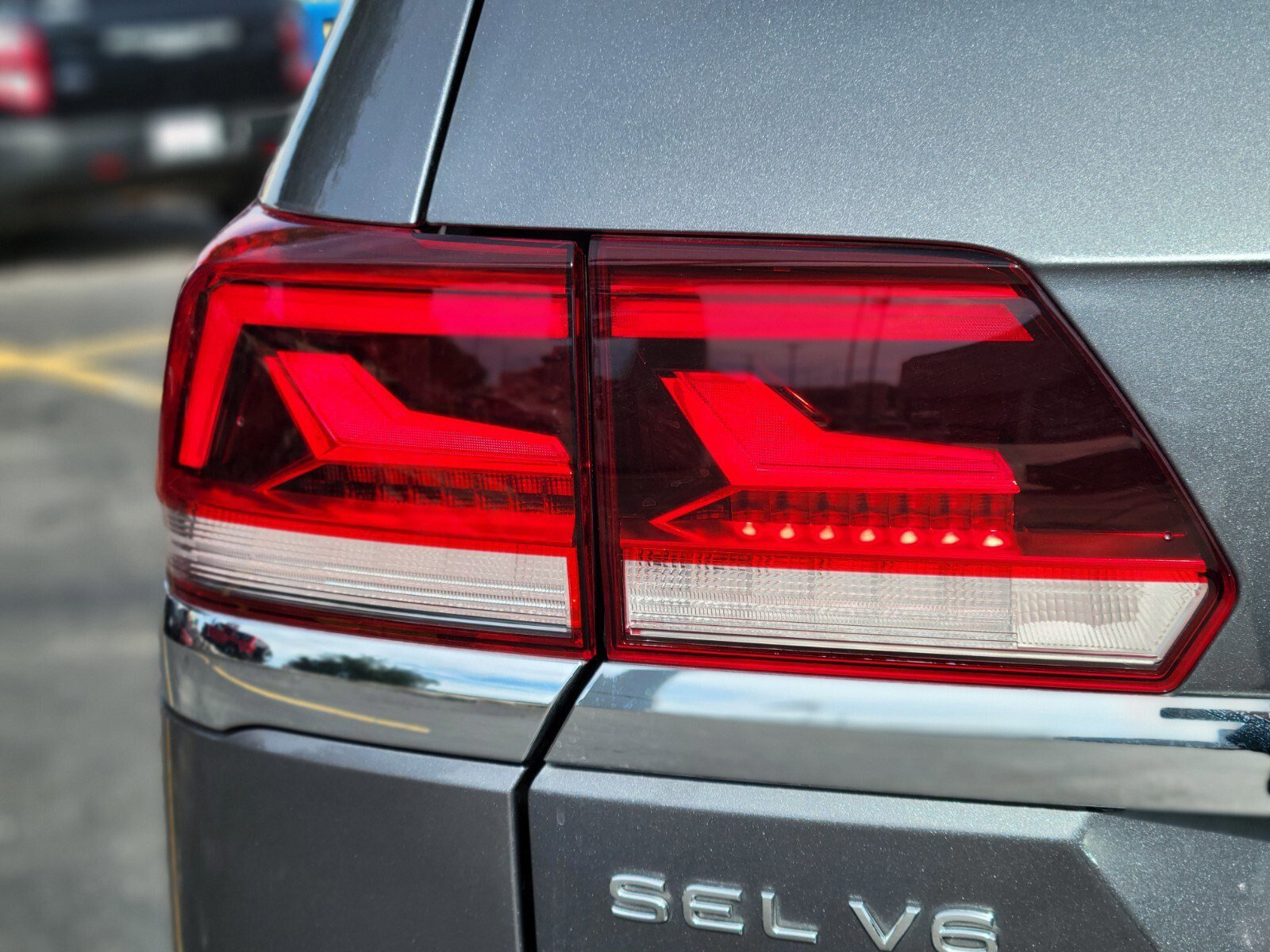 Used 2023 Volkswagen Atlas SEL Premium image 10