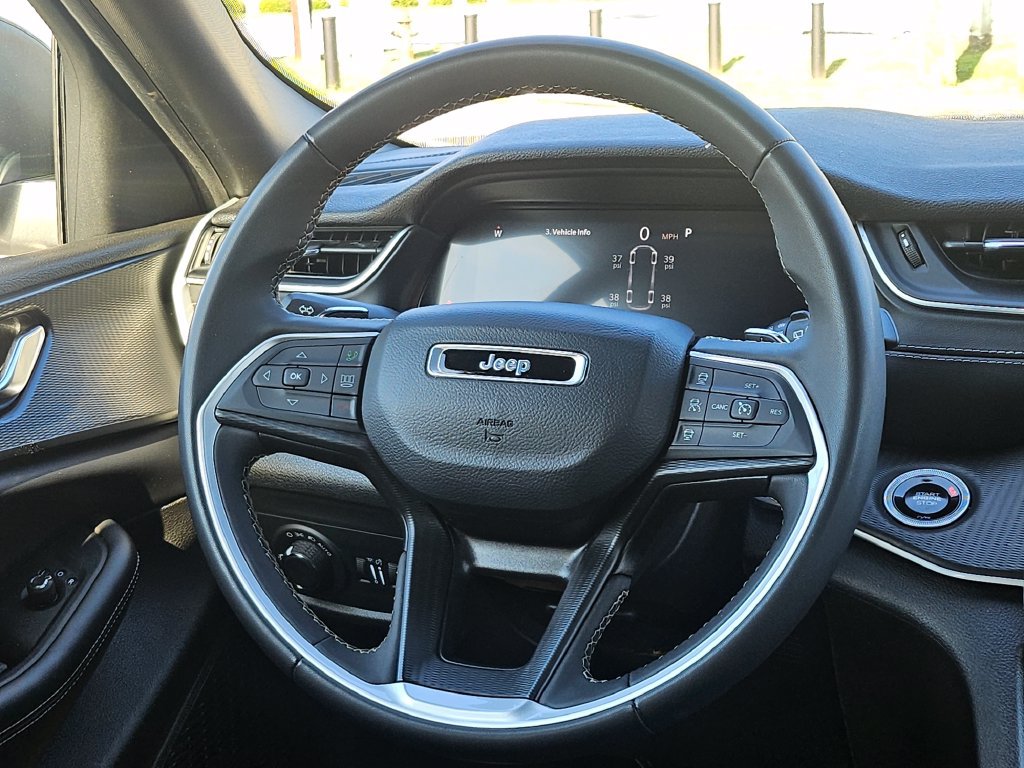 Used 2024 Jeep Grand Cherokee L Laredo RWD image 6