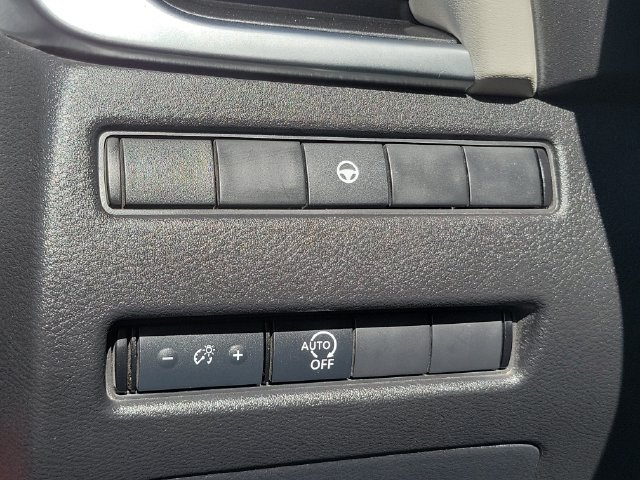 Used 2023 Nissan Rogue SV FWD image 16