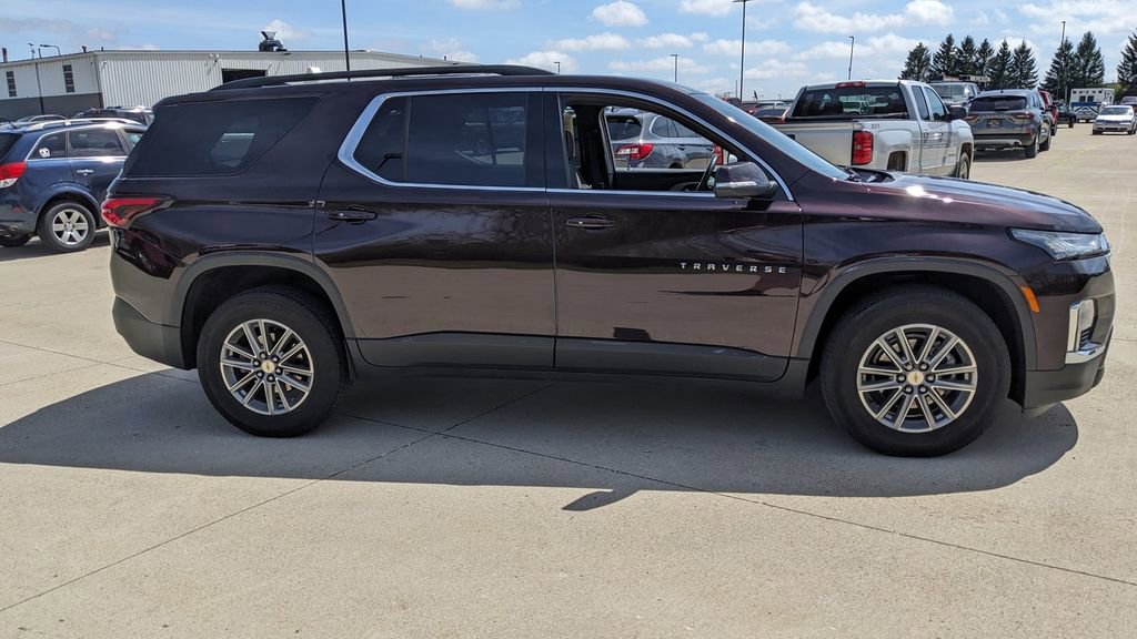 Used 2022 Chevrolet Traverse LT FWD image 2