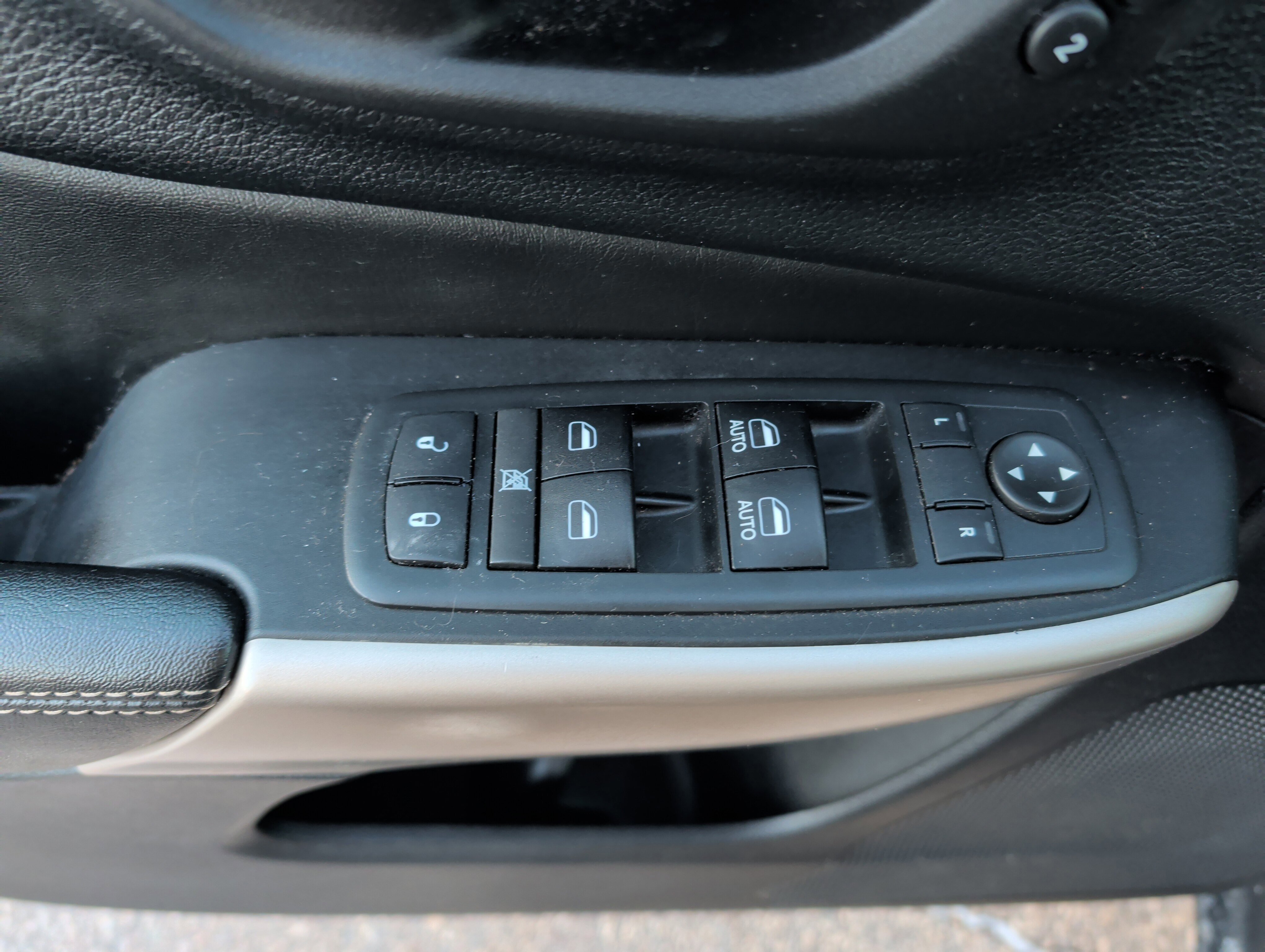 Used 2017 Jeep Cherokee Limited w/ Luxury Group image 20