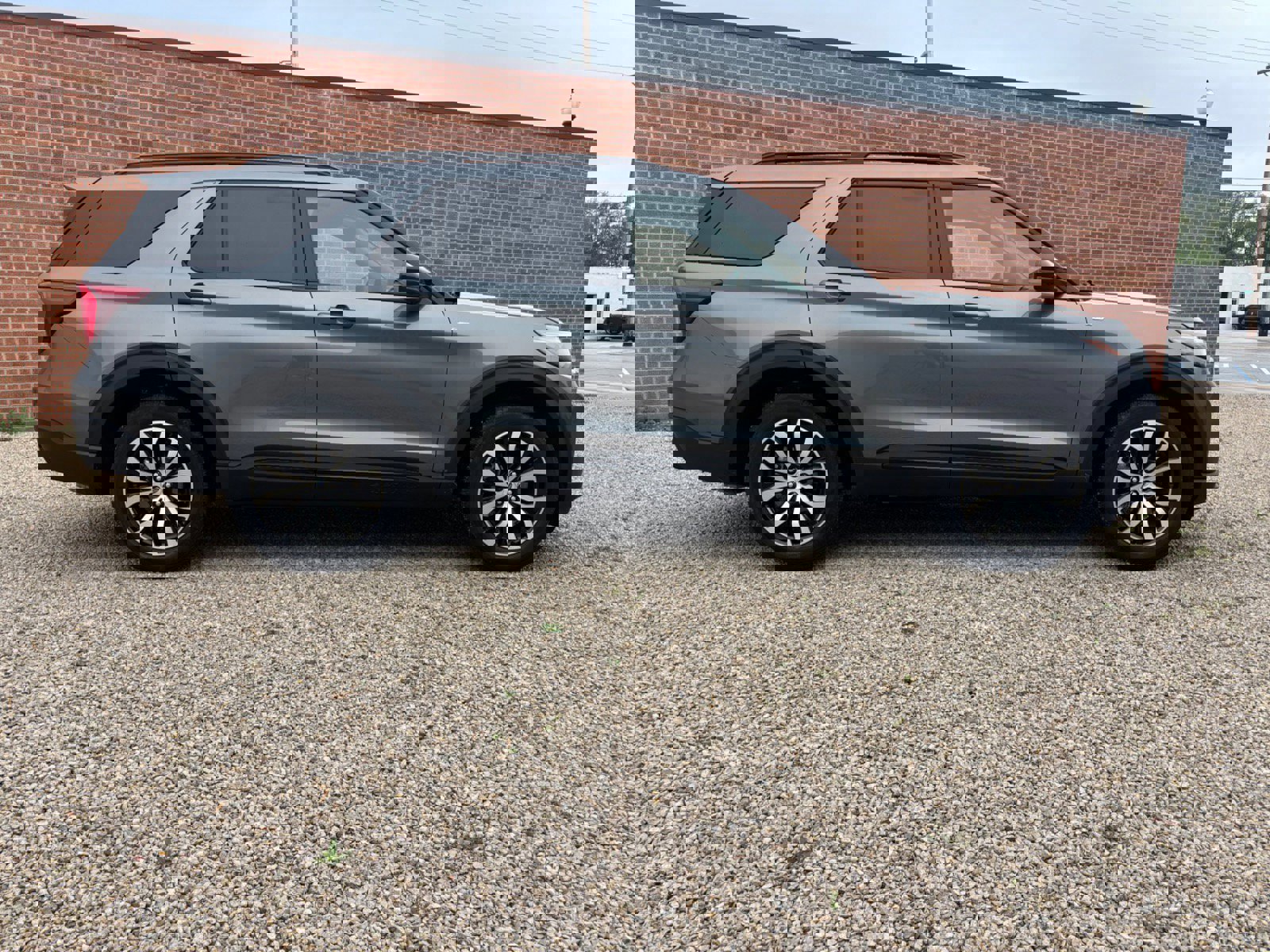 Certified 2025 Ford Explorer ST-Line image 5