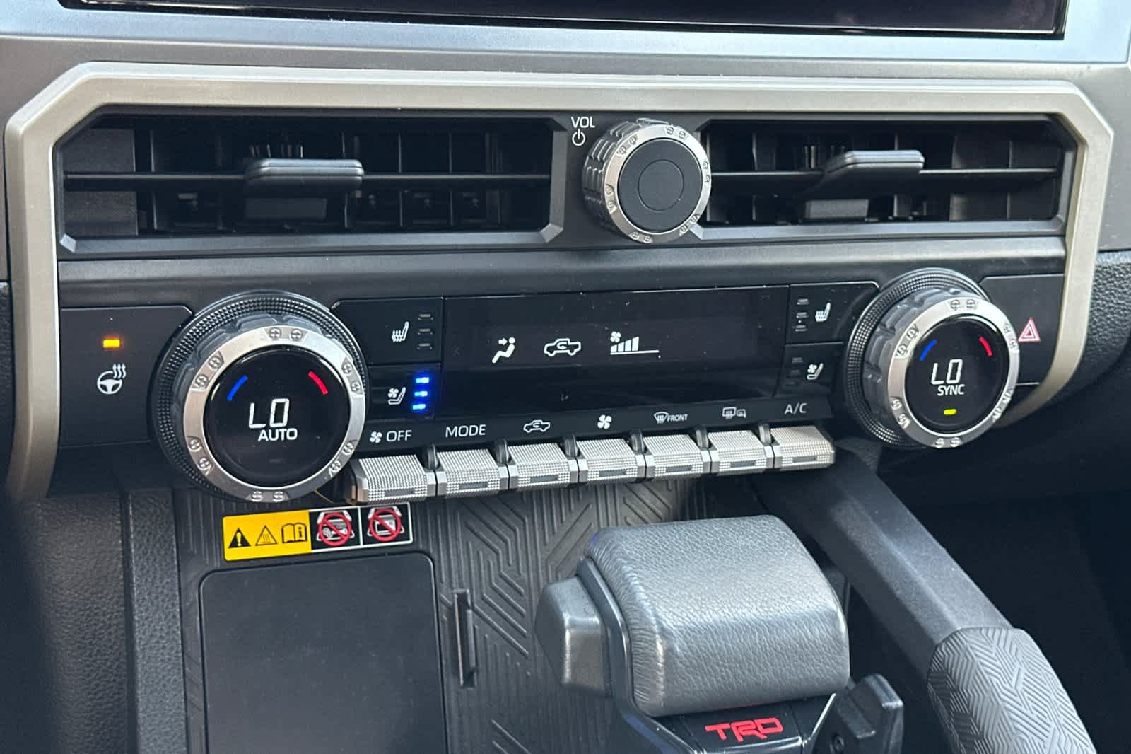 Used 2024 Toyota Tacoma TRD Off-Road w/ TRD Off Road Premium Package AWD/4WD image 19