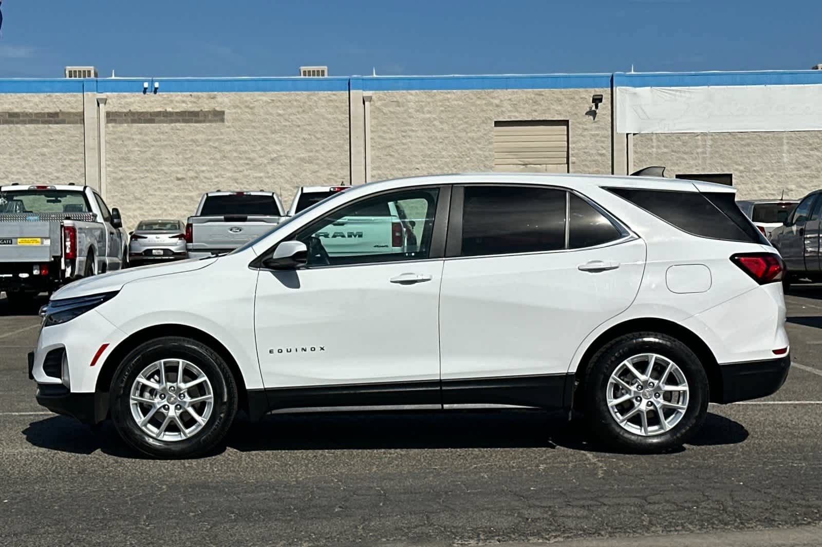 Used 2023 Chevrolet Equinox LT w/ Driver Convenience Package FWD image 6