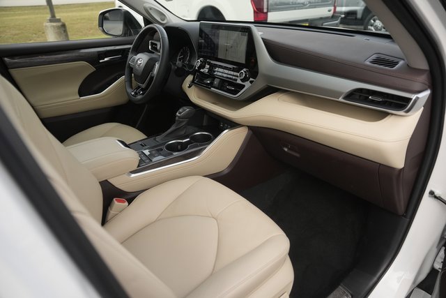 Used 2022 Toyota Highlander Platinum image 18