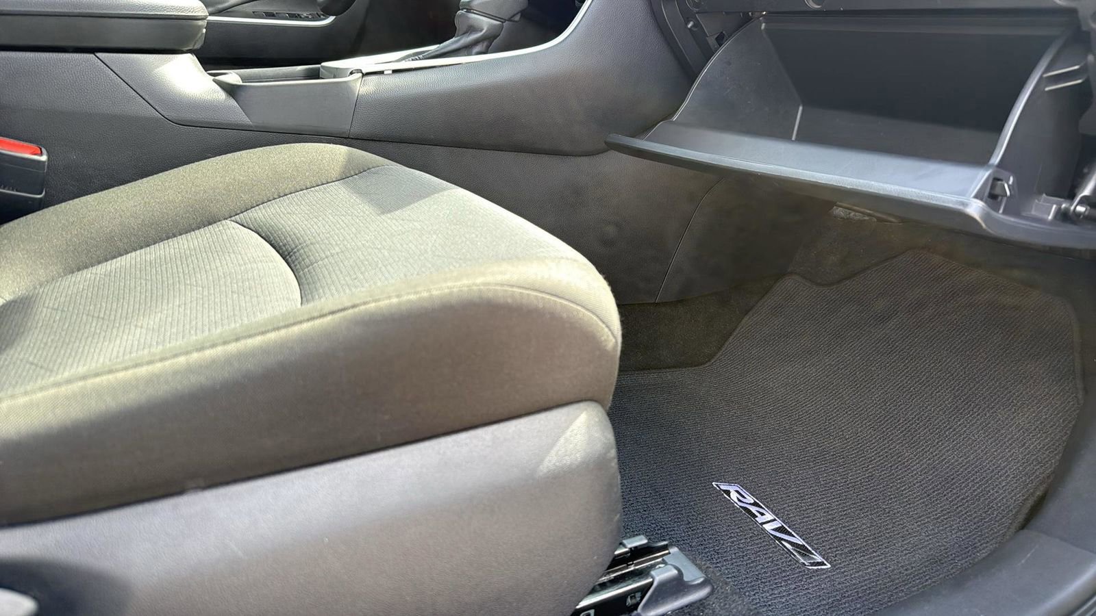 Used 2025 Toyota RAV4 XLE w/ Convenience Package image 25