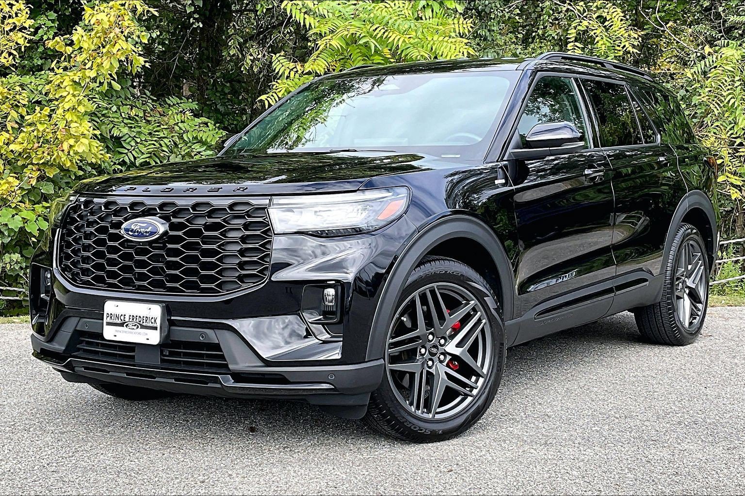 Certified 2025 Ford Explorer ST-Line w/ ST-Line Street Pack AWD/4WD image 3