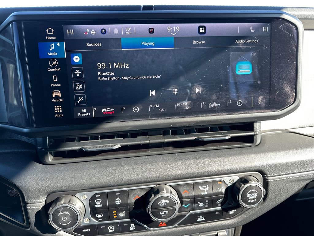 Used 2024 Jeep Wrangler Sahara image 28