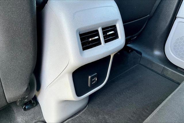 Used 2023 GMC Terrain SLE w/ Driver Convenience Package image 36