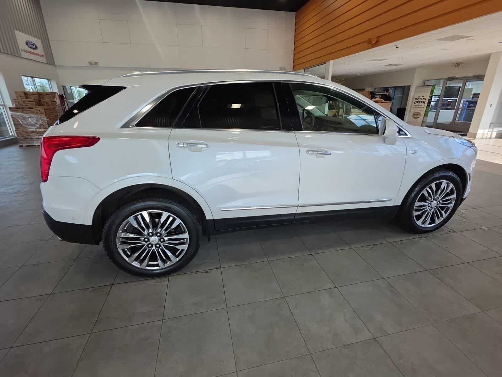 Used 2017 Cadillac XT5 Premium Luxury w/ Driver Assist Package AWD/4WD image 6