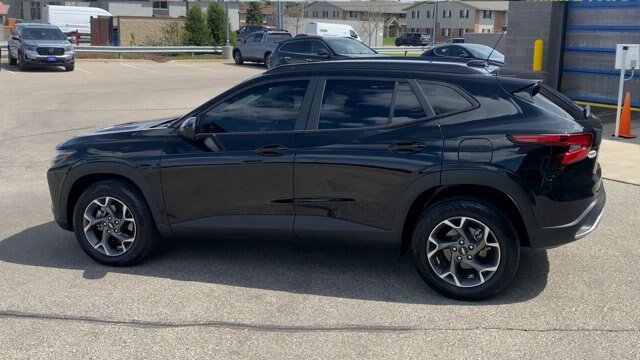 Used 2024 Chevrolet Trax LT FWD image 7