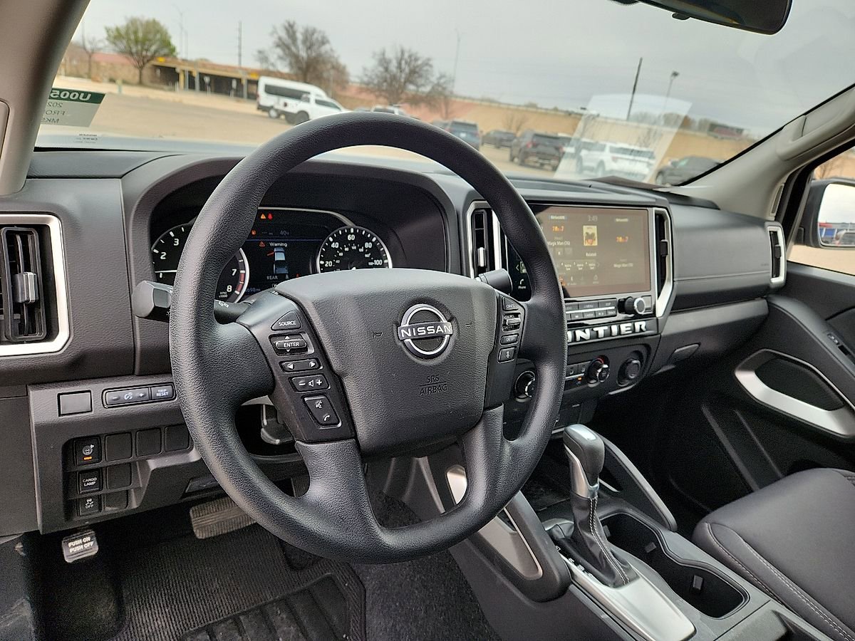 Used 2025 Nissan Frontier SV RWD image 6