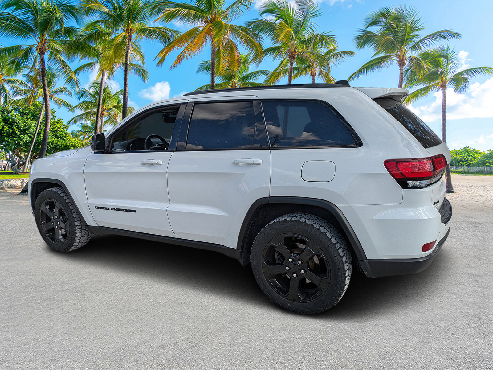 Used 2018 Jeep Grand Cherokee Laredo image 6