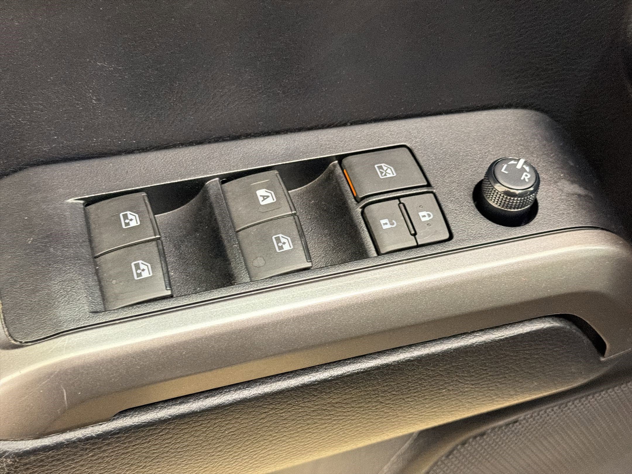 Used 2022 Toyota Tacoma SR5 w/ Technology Package RWD image 12