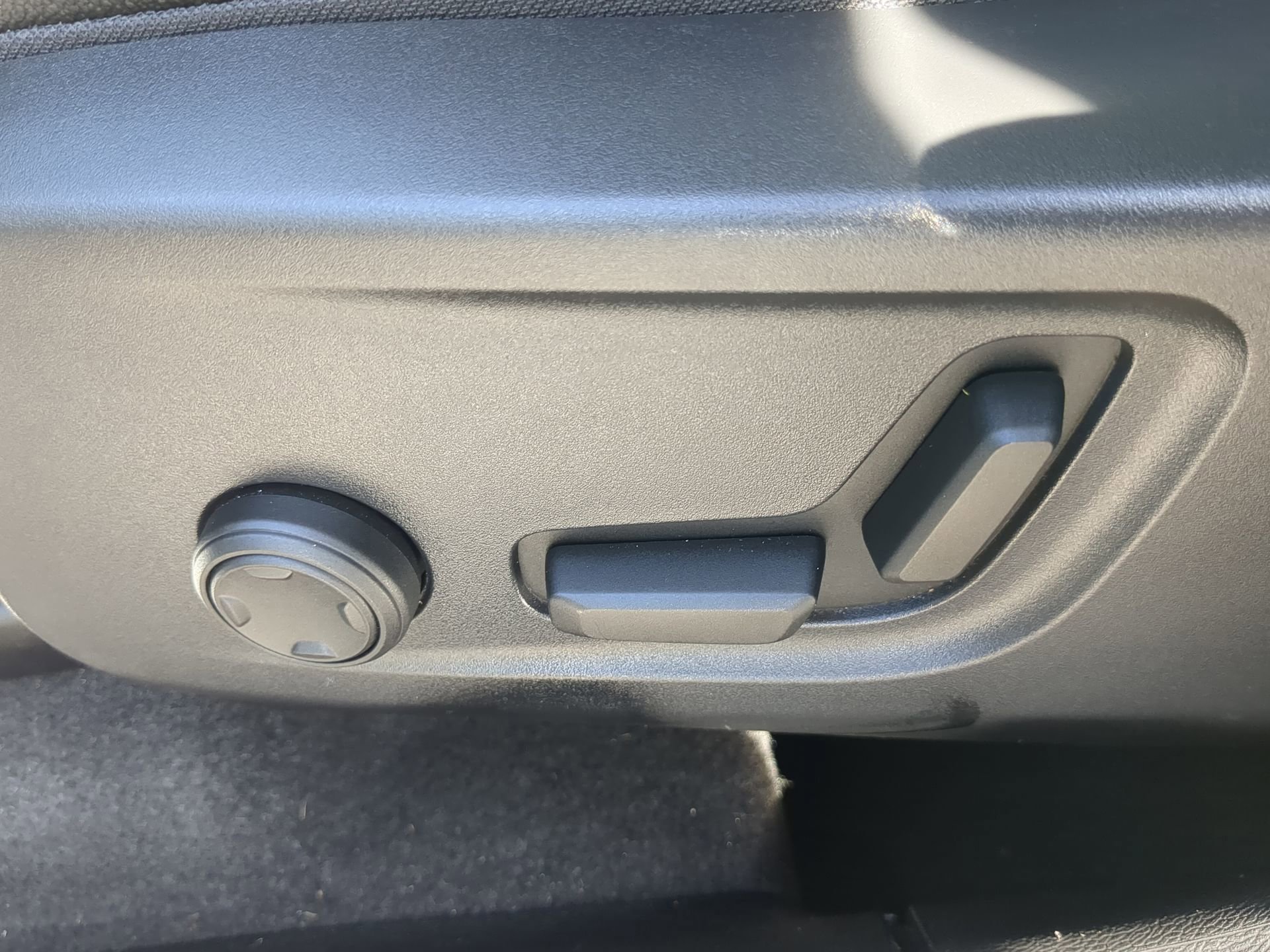 Used 2023 Volvo XC40 B5 Plus image 49