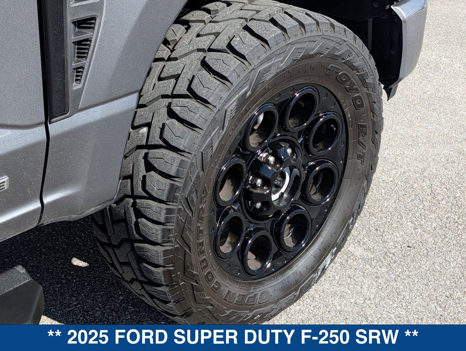 Certified 2025 Ford F250 Lariat w/ Black Appearance Package image 12