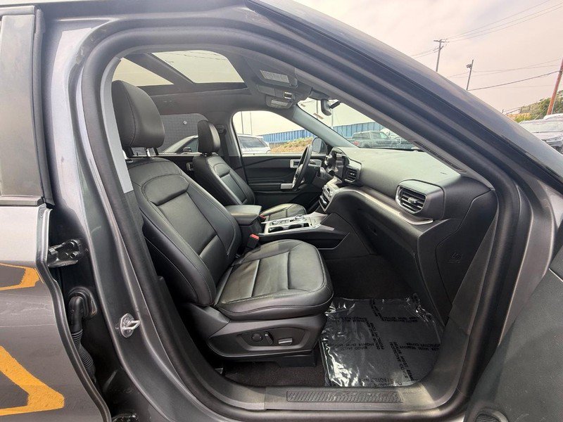 Certified 2023 Ford Explorer XLT w/ Equipment Group 202A AWD/4WD image 14