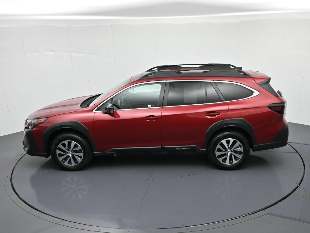 Used 2025 Subaru Outback Premium AWD/4WD image 17