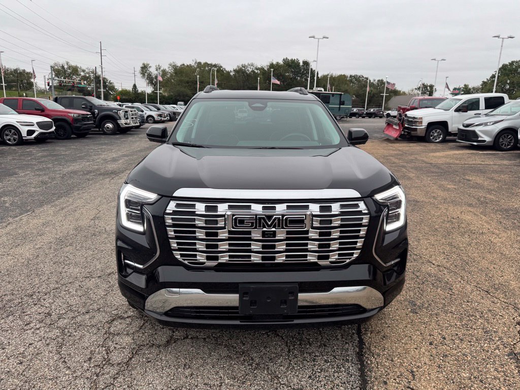 Used 2026 GMC Terrain Denali w/ LPO, Black Badging Package AWD/4WD image 2