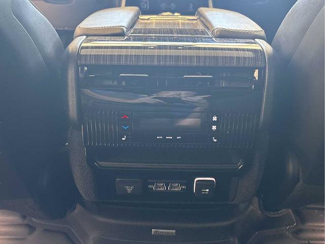 Used 2022 Jeep Wagoneer Series III w/ Premium Group I AWD/4WD image 21