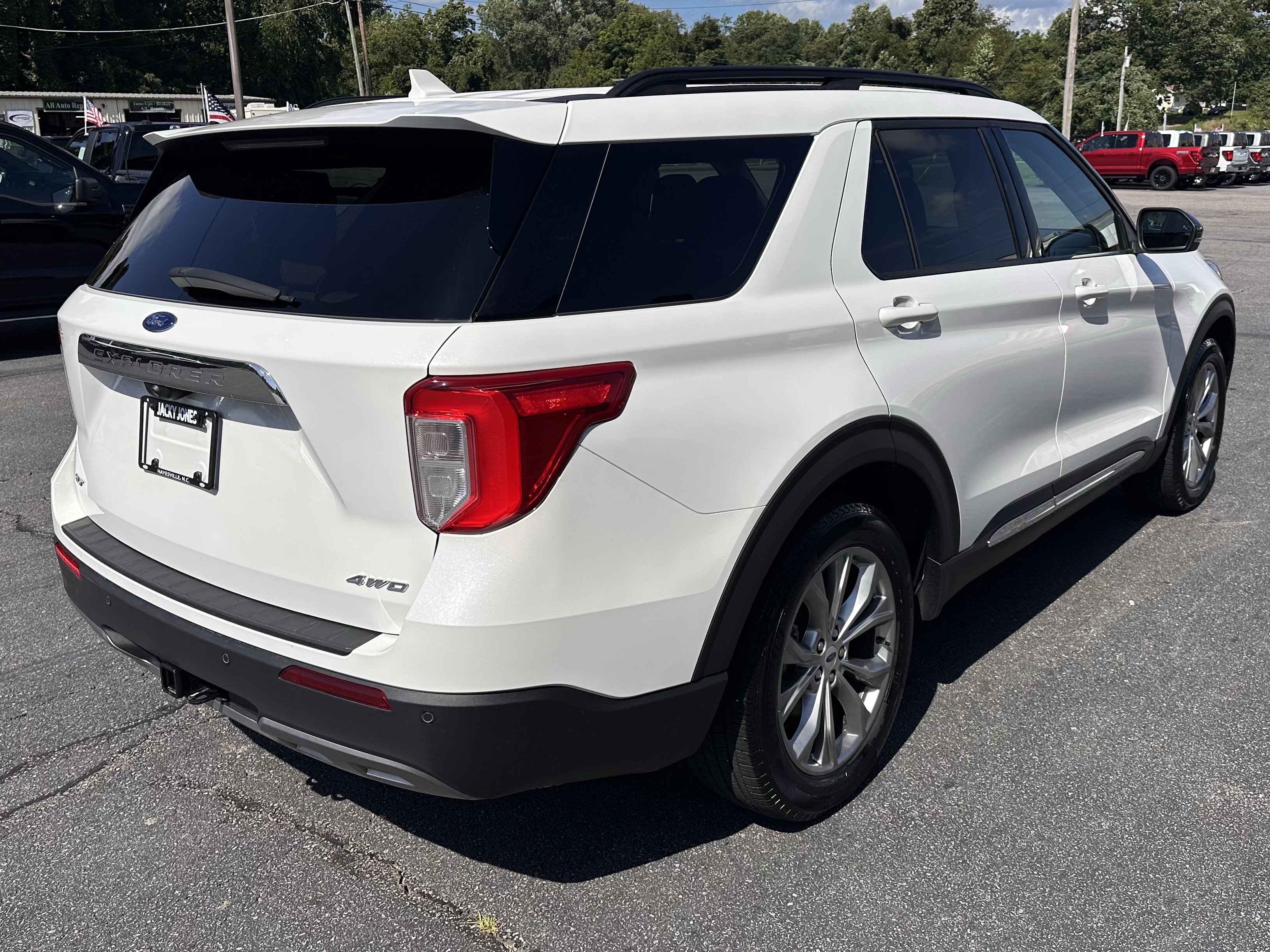 Certified 2023 Ford Explorer XLT w/ Equipment Group 202A AWD/4WD image 6
