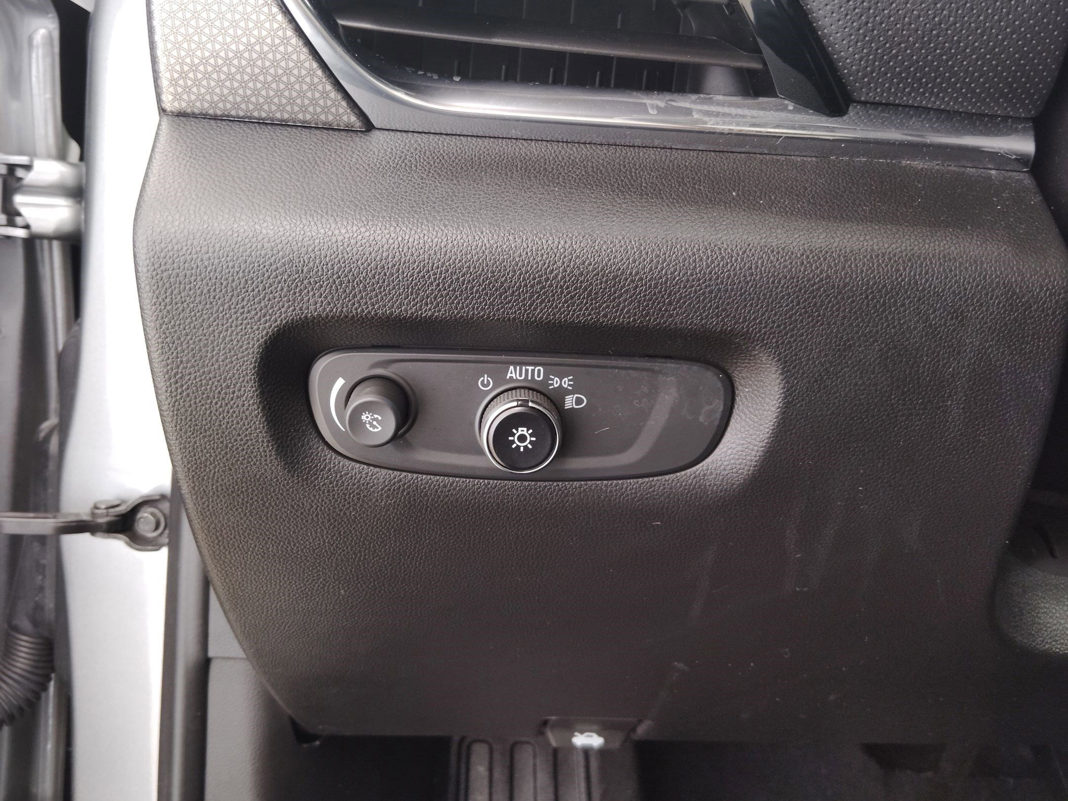 Used 2023 Chevrolet Traverse Premier w/ Redline Edition image 19