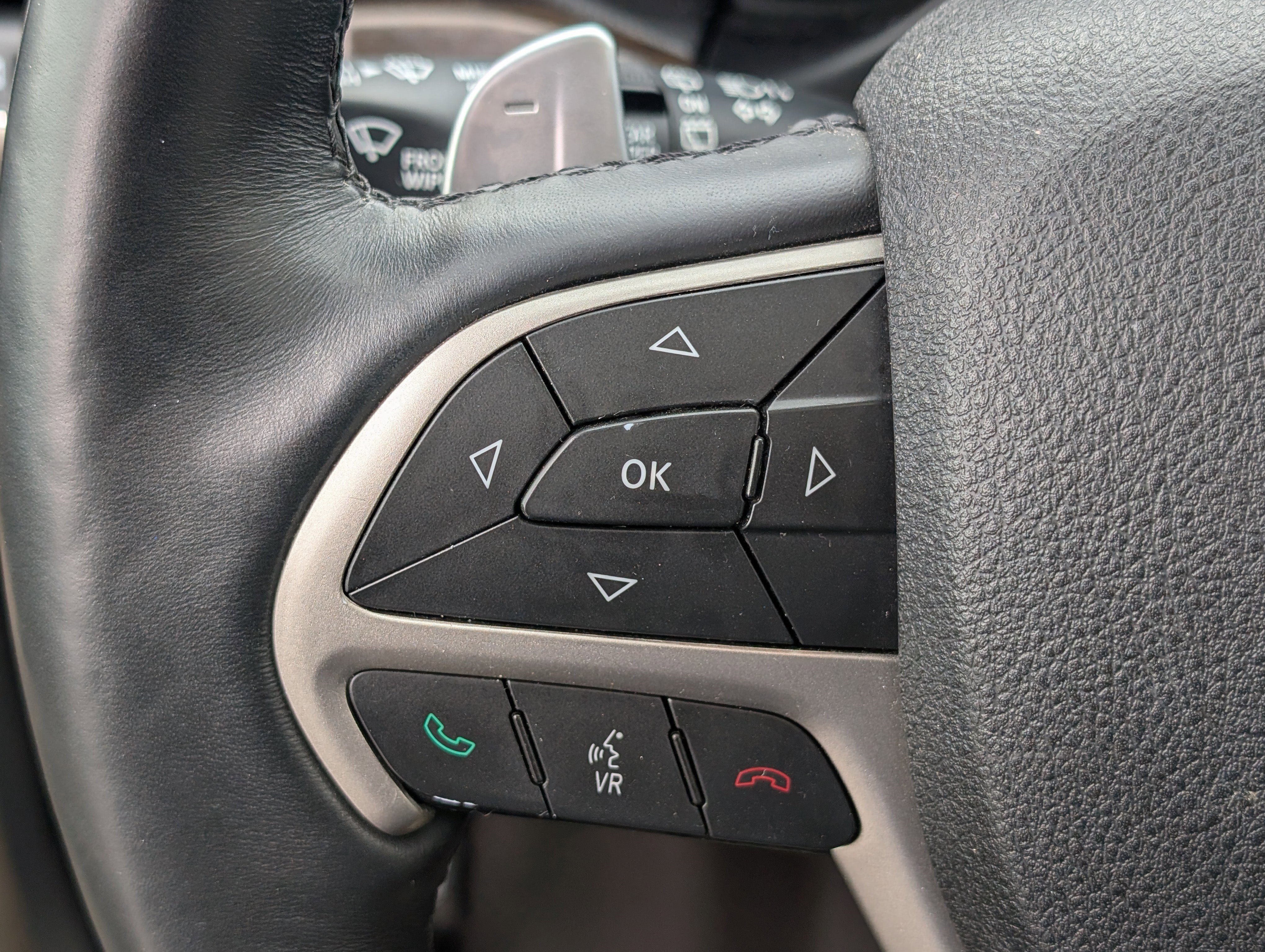 Used 2017 Jeep Grand Cherokee Limited image 25