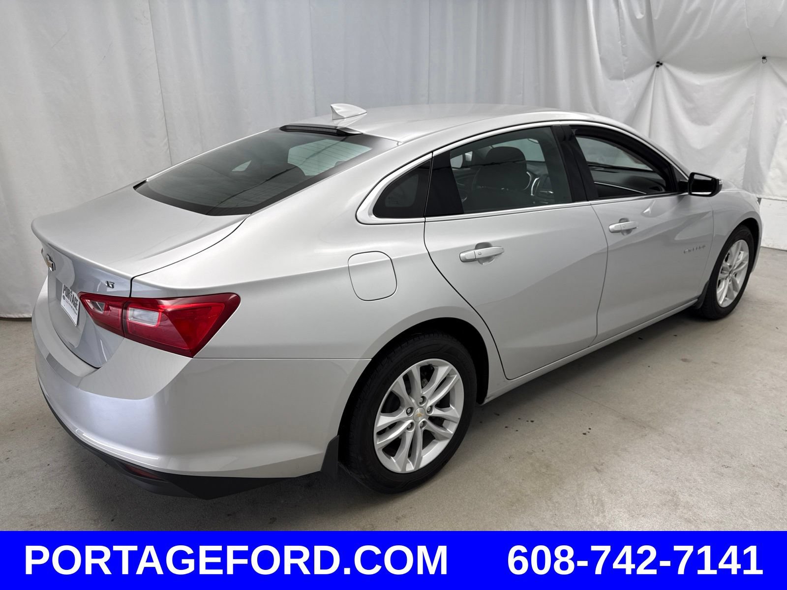 Used 2018 Chevrolet Malibu LT FWD image 2