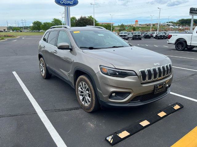 Used 2019 Jeep Cherokee Latitude Plus w/ Comfort/Convenience Group AWD/4WD image 1