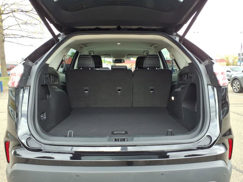 Certified 2023 Ford Edge SEL w/ Convenience Package AWD/4WD image 9