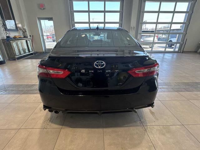 Used 2019 Toyota Camry SE w/ Sunroof Package image 4