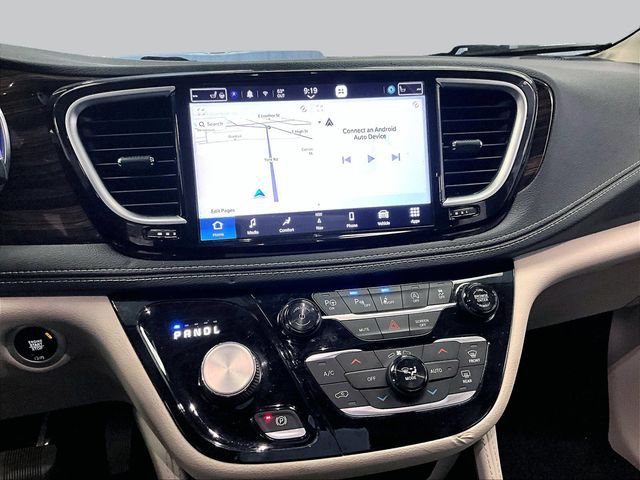 Used 2022 Chrysler Pacifica Limited AWD/4WD image 6