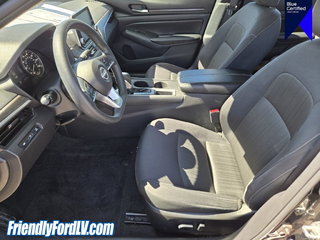 Used 2025 Nissan Altima 2.5 SV FWD image 11