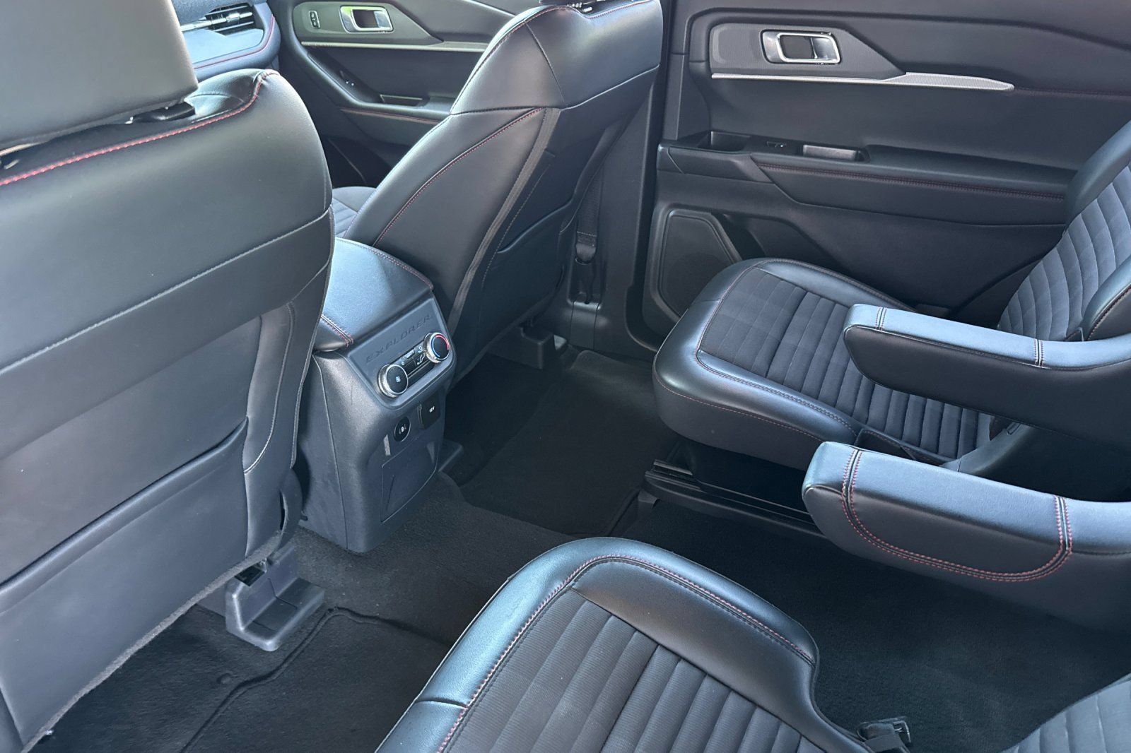 Certified 2025 Ford Explorer ST-Line AWD/4WD image 15