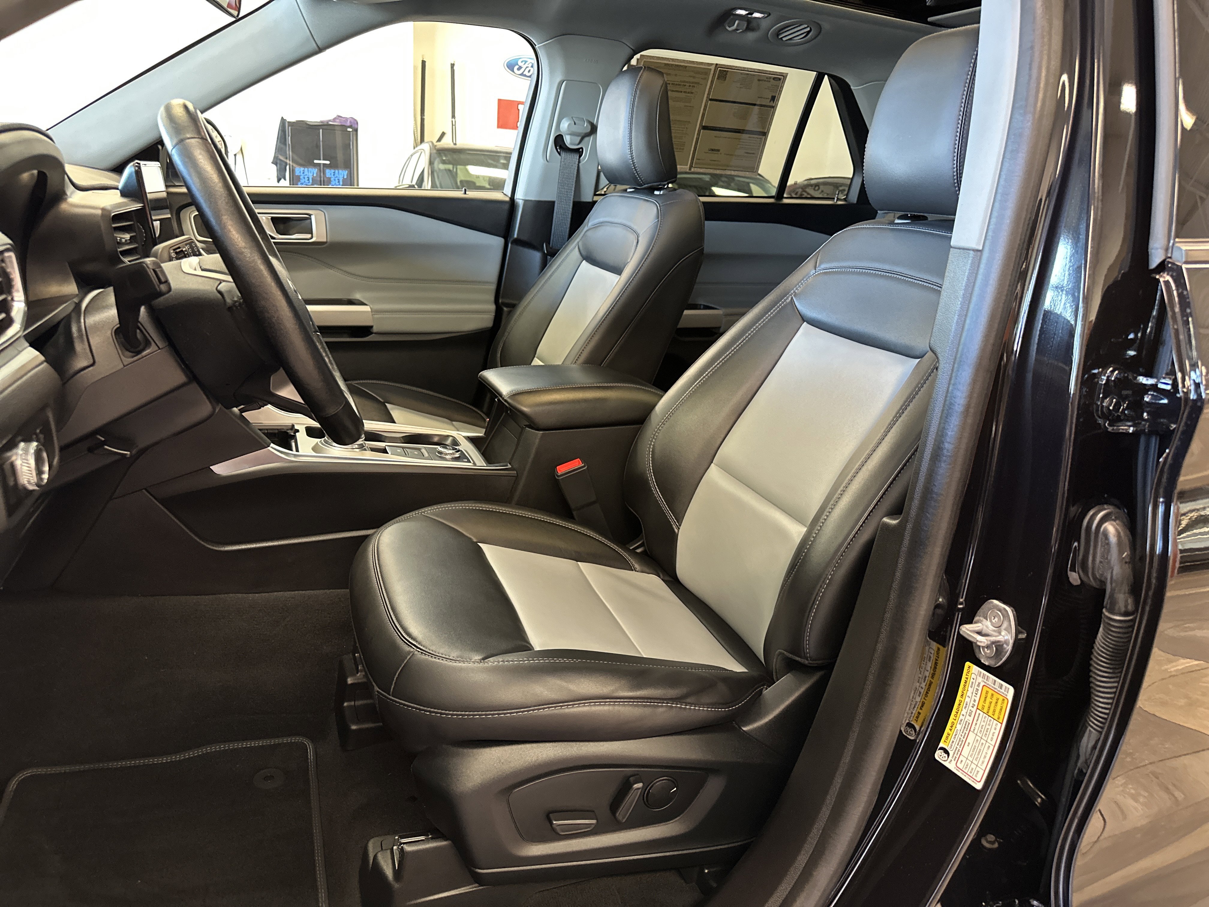 Certified 2023 Ford Explorer XLT w/ Equipment Group 202A image 5