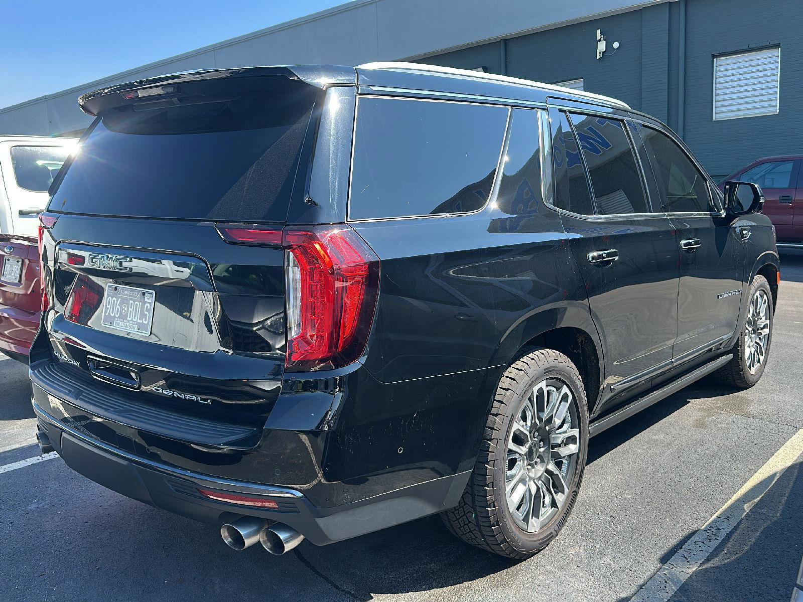 Used 2023 GMC Yukon Denali Ultimate AWD/4WD image 3