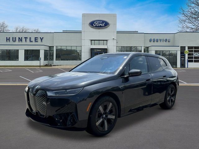 Used 2023 BMW iX xDrive50 w/ Sport Package AWD/4WD image 1