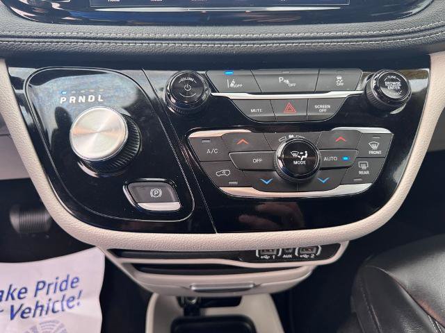 Used 2023 Chrysler Pacifica Touring-L FWD image 17