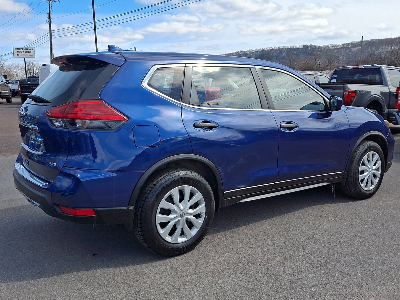 Used 2017 Nissan Rogue S image 11