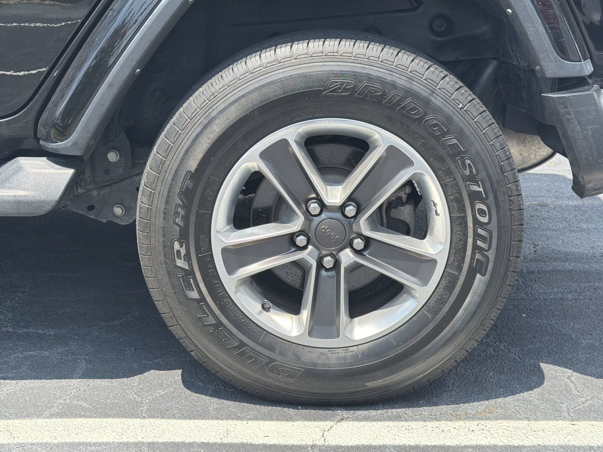 Used 2022 Jeep Wrangler Unlimited Sahara AWD/4WD image 8