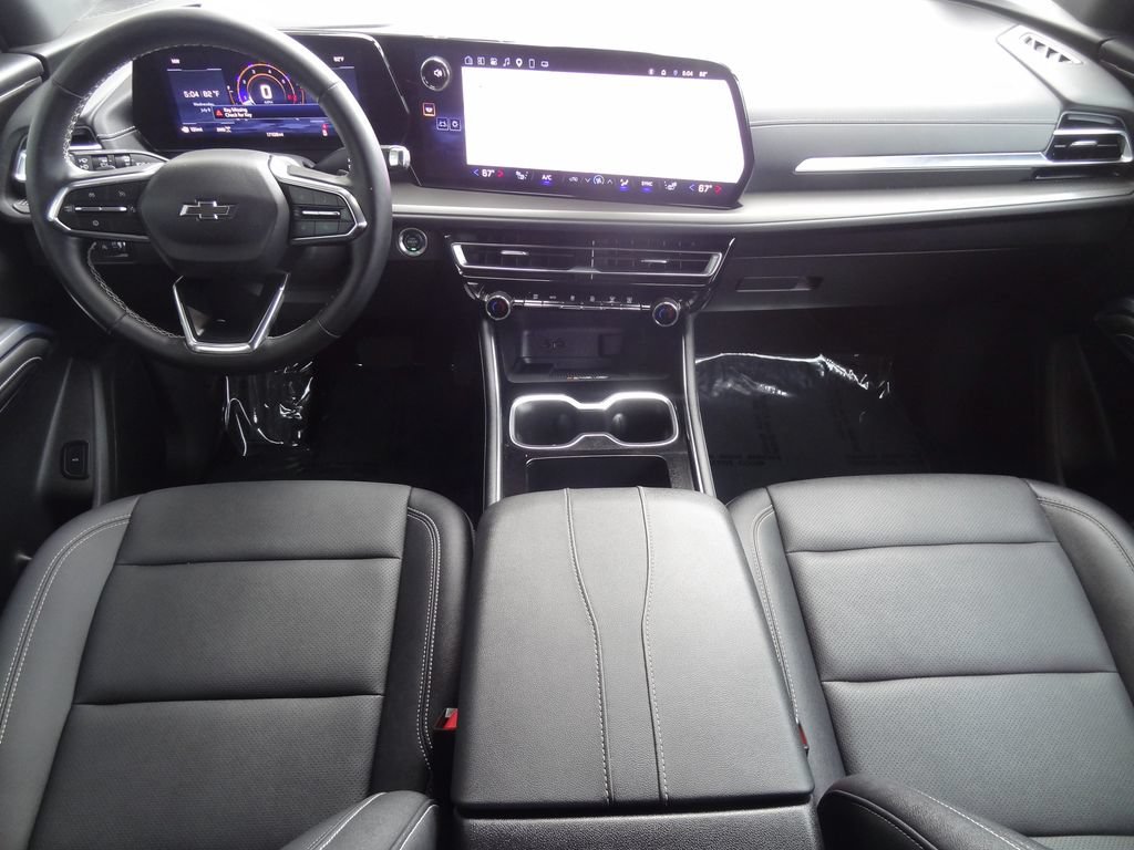 Used 2025 Chevrolet Traverse LT w/ Midnight/Sport Edition AWD/4WD image 15